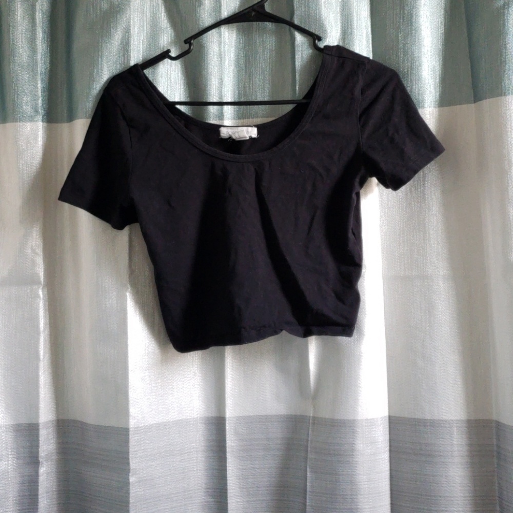 Black Croptop